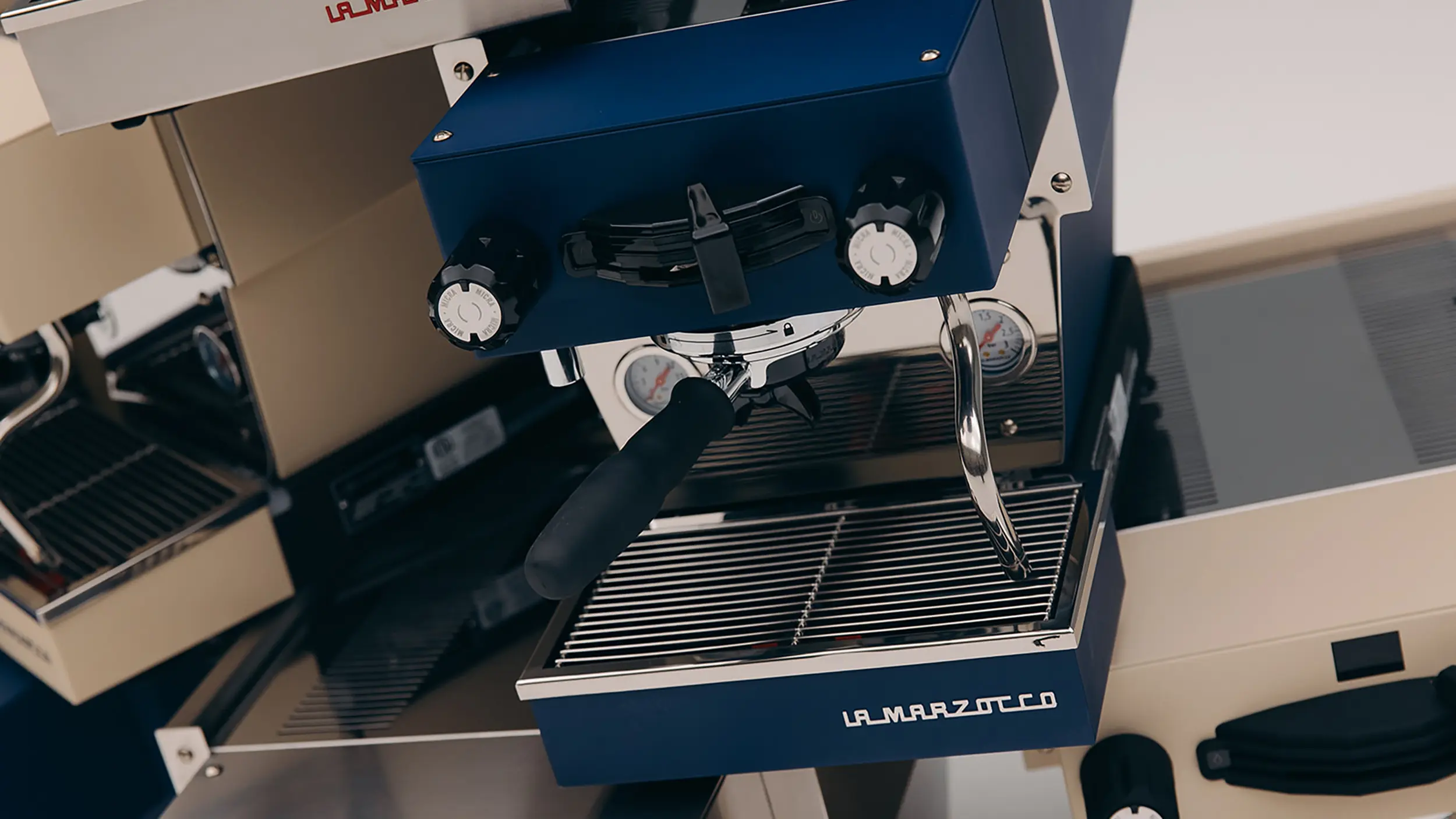New La Marzocco Colours released - Blue and Creme
